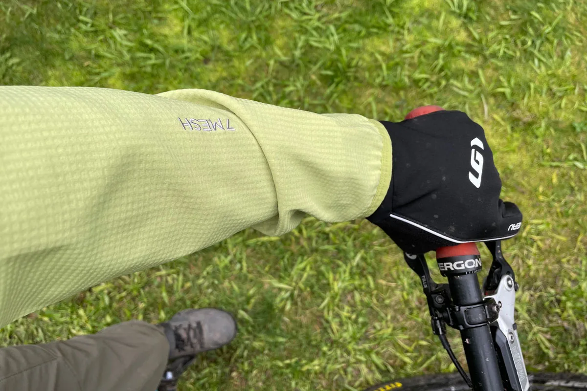 7mesh Spruce Hoody, sleeve on bike